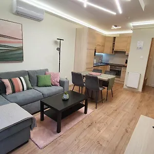 Ivett Maganszallashely-garazzsal Apartman Debrecen
